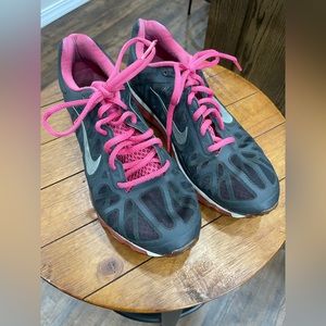 NIKE AIR MAX Women’s running shoes size 9.